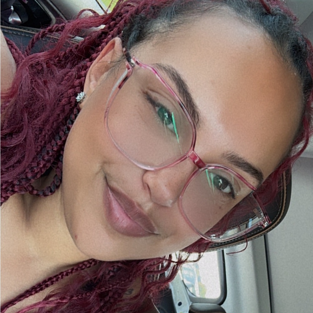 Meet your Posher, Kayla